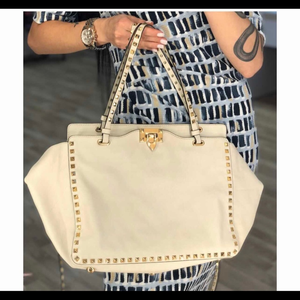 Valentino Garavani white rockstud tote bag medium - Picture 5 of 16